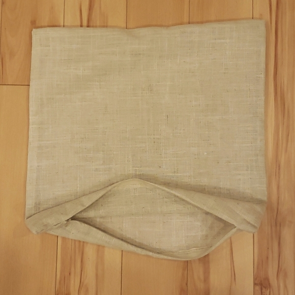 🔥3/$40🔥Sequin "LIVE" Pillow Cover - Picture 4 of 4